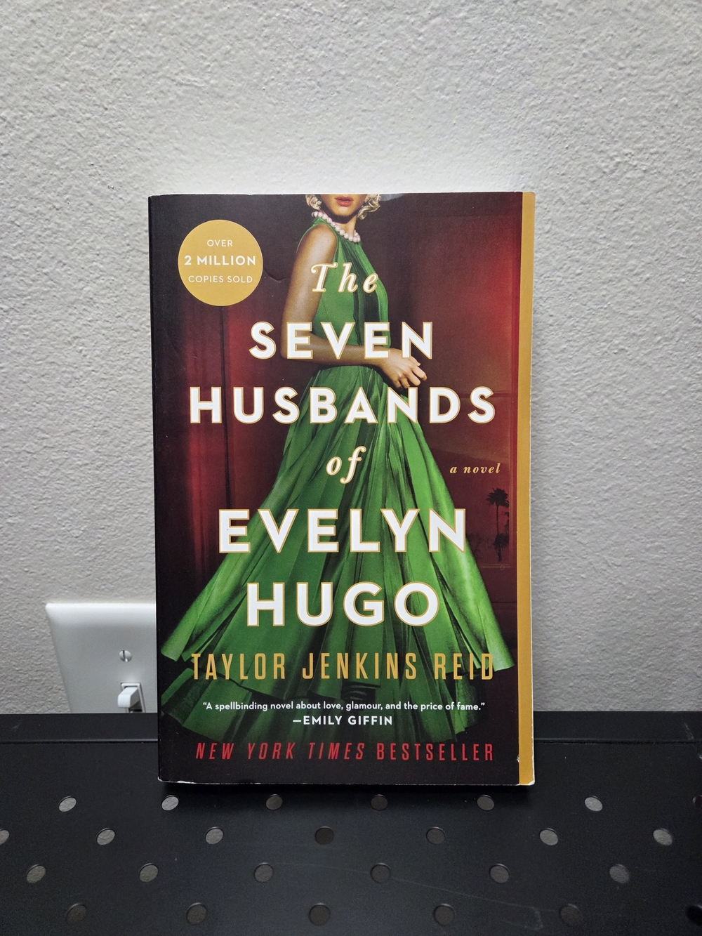 The Seven Husbands of Evelyn Hugo by Taylor Jenkins Reid - Paperback
